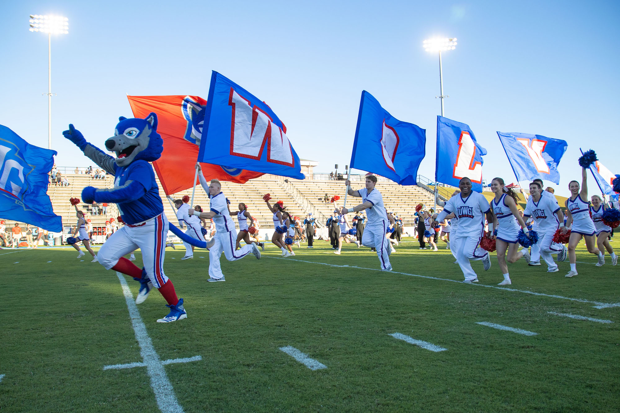 Wolves storm the field with 沙巴官网 flags