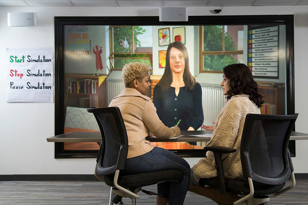 Two people in front of a simulation in the 沙巴官网Live main simulations learning area