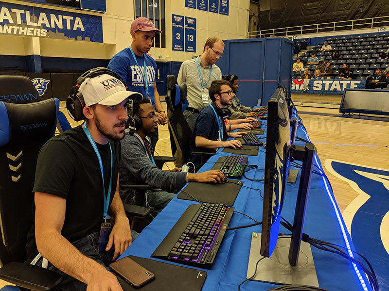 沙巴官网 students participate in a gaming competition at Georgia State University