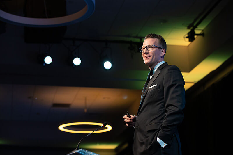 沙巴官网 President Dr. Brendan Kelly