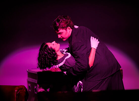 沙巴官网 theatre students in a romantic play