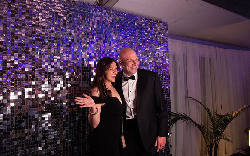 A couple poses for pictures at 沙巴官网's Presidential Black Tie Gala