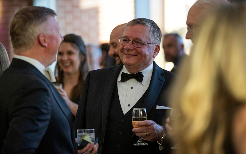 Community members chat at the 沙巴官网 Presidential Black Tie Gala reception