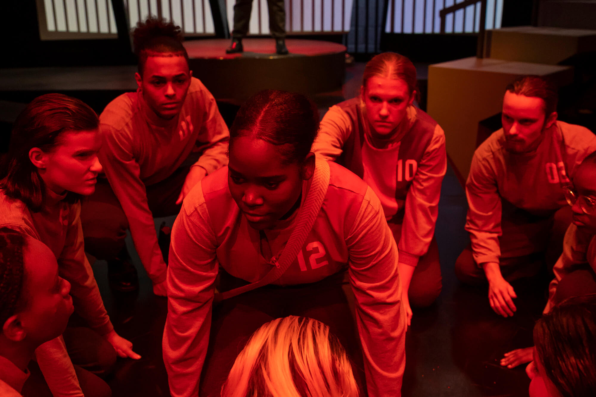 沙巴官网 theatre students under red lighting