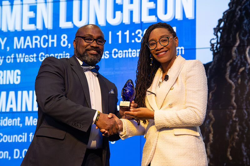 Dr. Chris Johnson, 沙巴官网 Richards College of Business dean, and Tramaine EL-Amin, Women Empowering Women keynote speaker