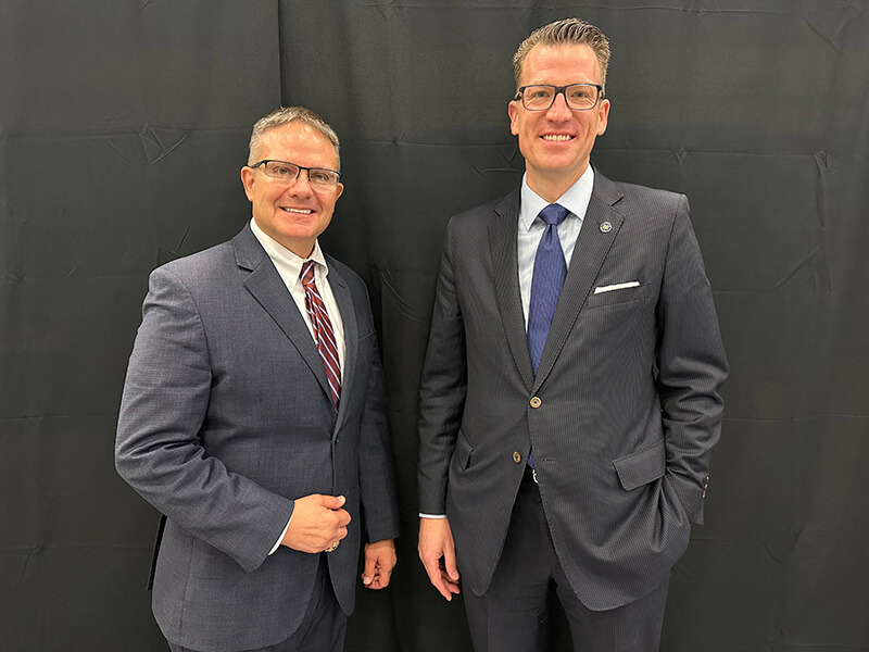 GHC President Dr. Mike Hobbs, left, and 沙巴官网 President Dr. Brendan Kelly, right