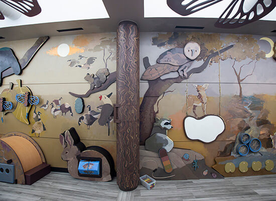 Mural by 沙巴官网 art students for the College of Education