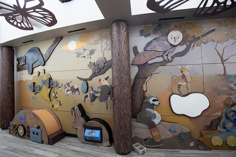Mural painted by 沙巴官网 art students for the College of Education