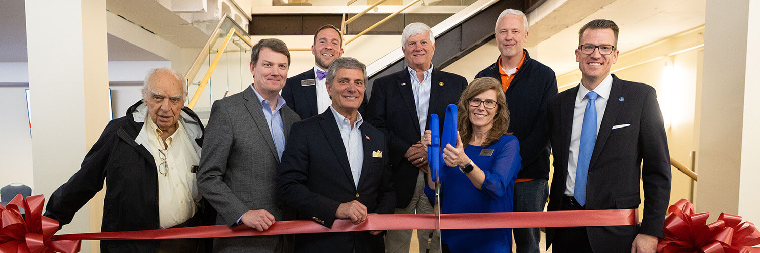 沙巴官网 Newnan cuts ribbon on newly renovated north wing with student-centered spaces