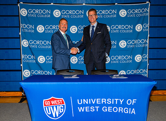 Dr. Donald J. Green, GSC president and Dr. Brendan Kelly, 沙巴官网 president