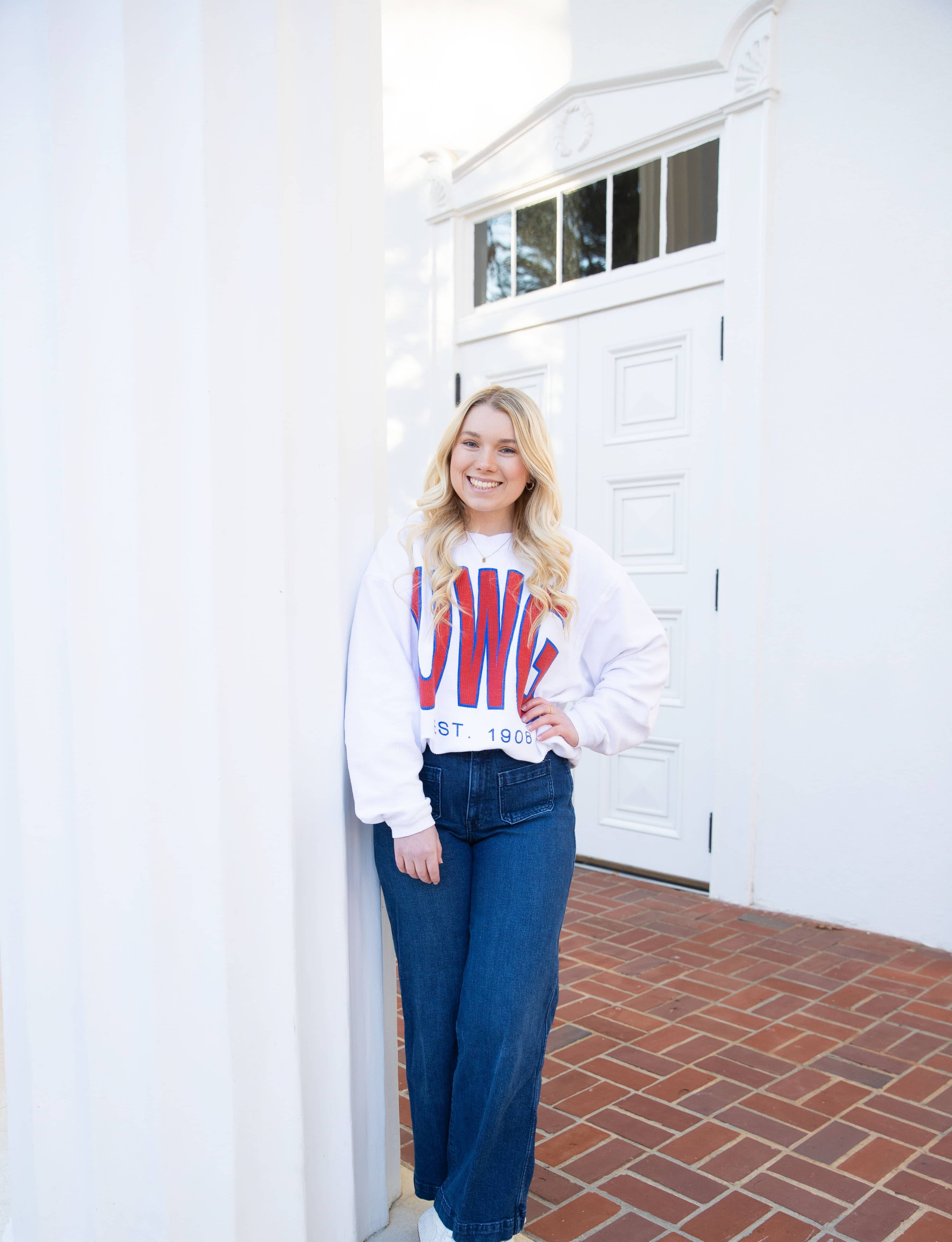 Carlie Pair posing for an outside portait in her favorite 沙巴官网 sweater!