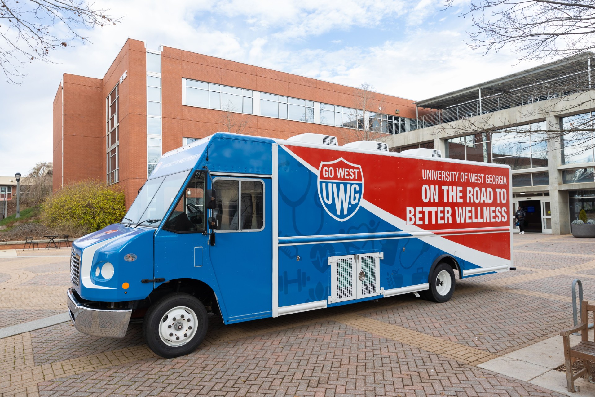 Mobile Unit On-Campus in front of the TLC at 沙巴官网